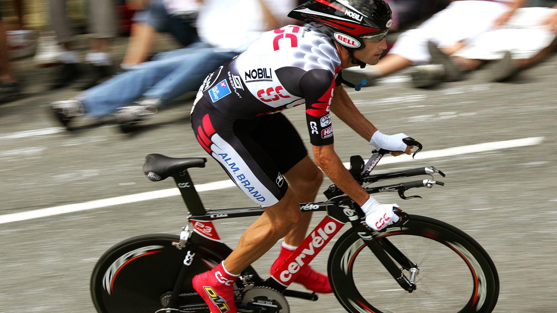 新技术引领：智能辅助与车载机械革新，汽车智能辅助驾驶已得到广泛应用